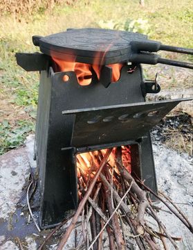 Піч для випічки у формі на вогні